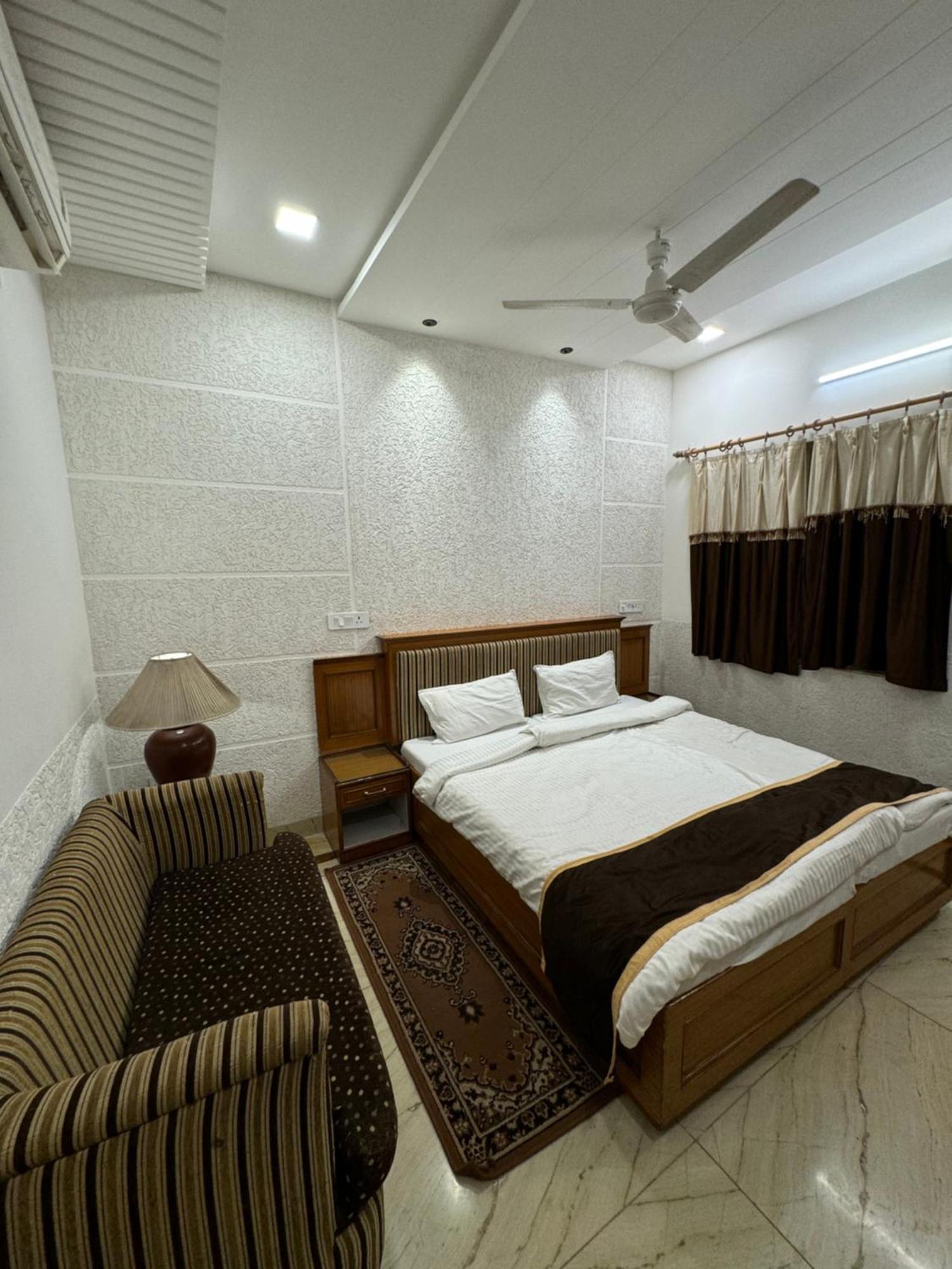 Kamal Hotel Agra  Bagian luar foto