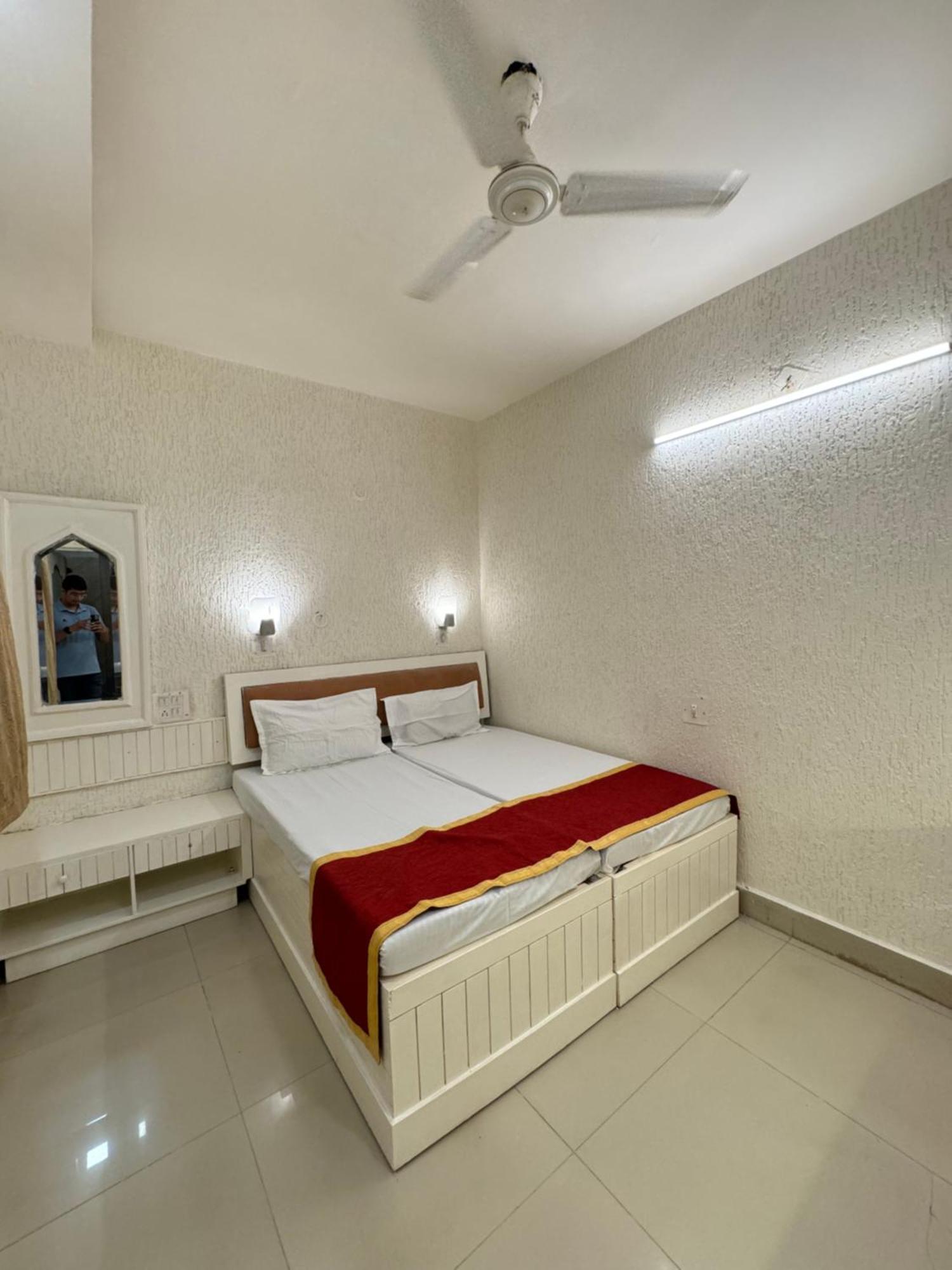 Kamal Hotel Agra  Bagian luar foto